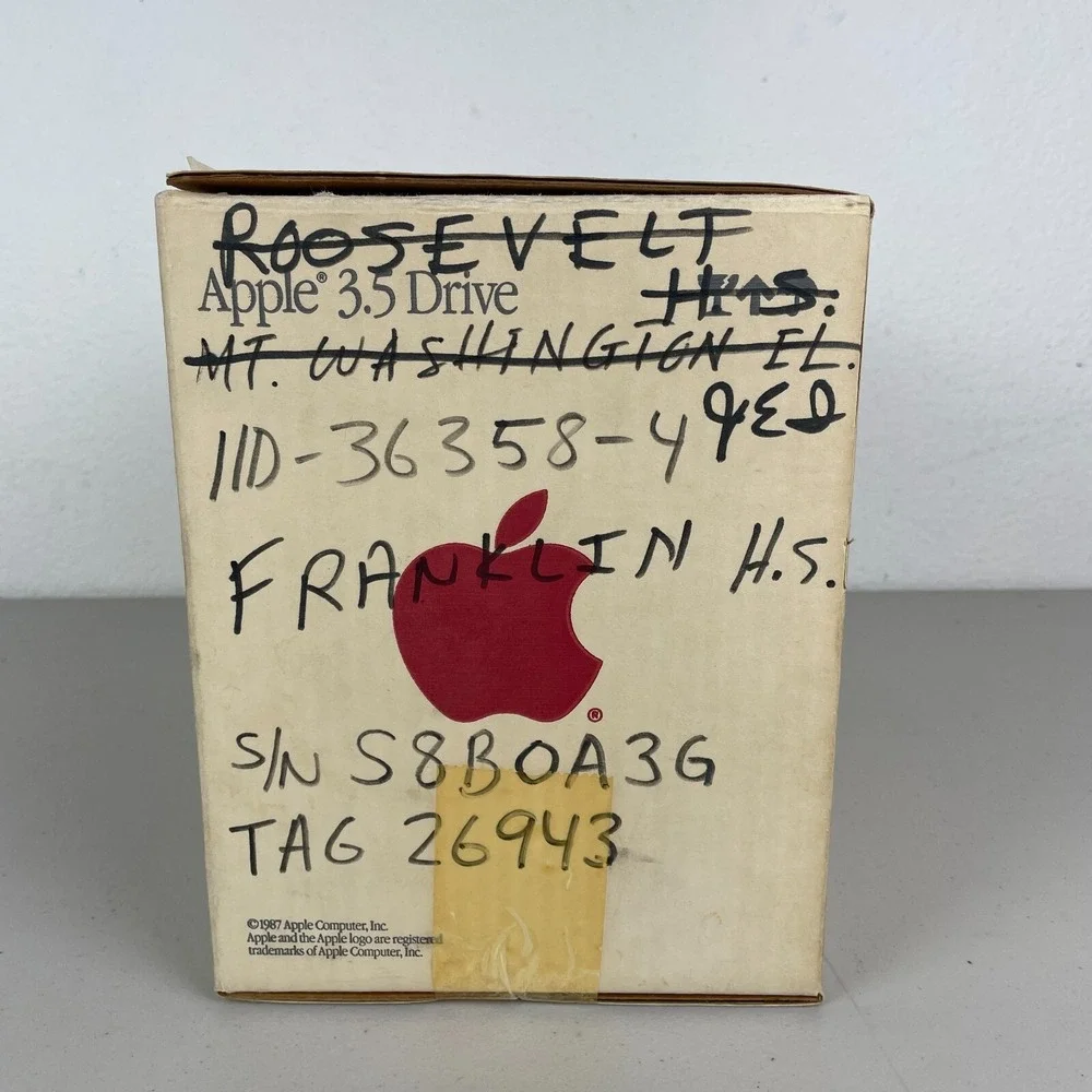 Apple 3.5 Drive A9M0106 floppy disk disc box only 1983
